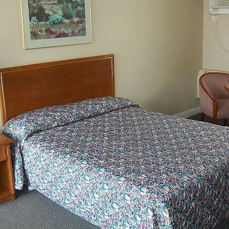 Barrie Motel Экстерьер фото